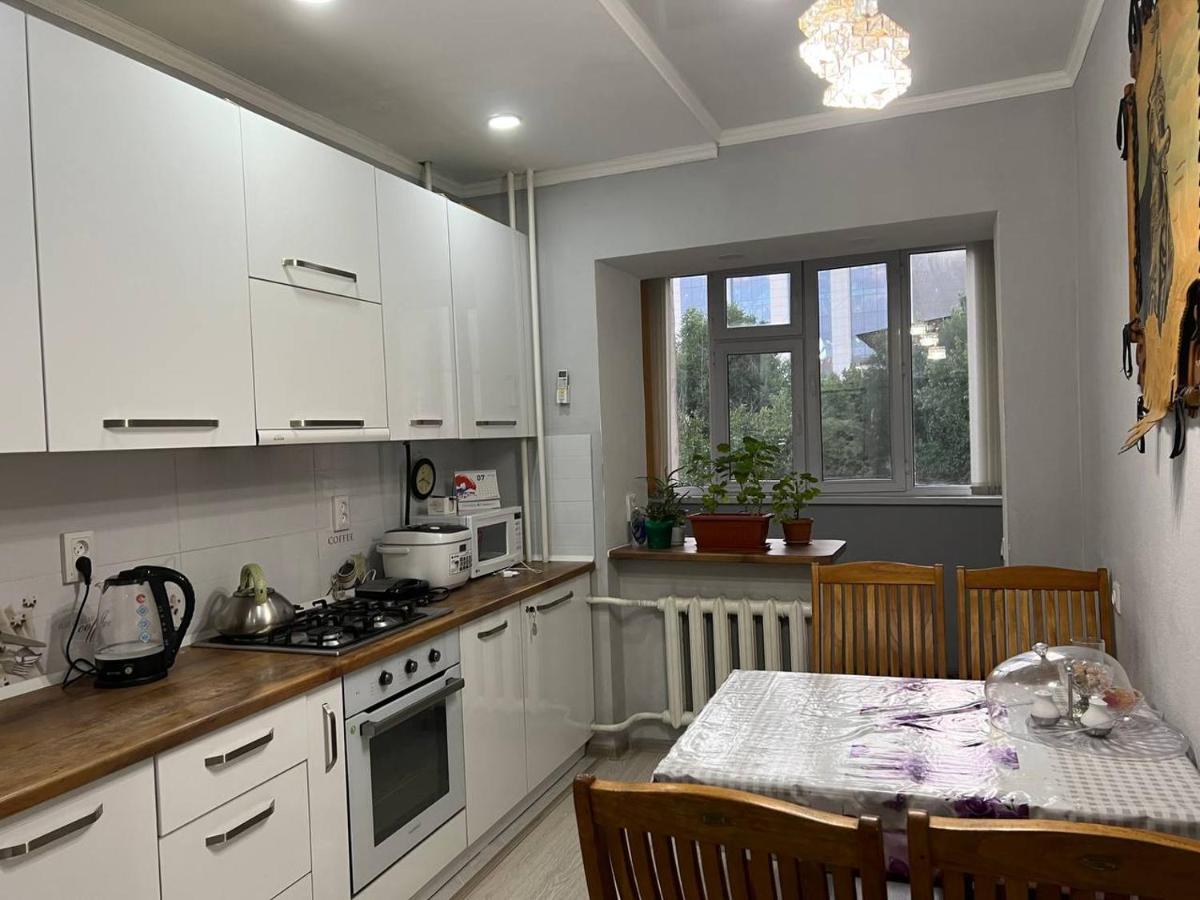 Downtown Homestay Biszkek Zewnętrze zdjęcie