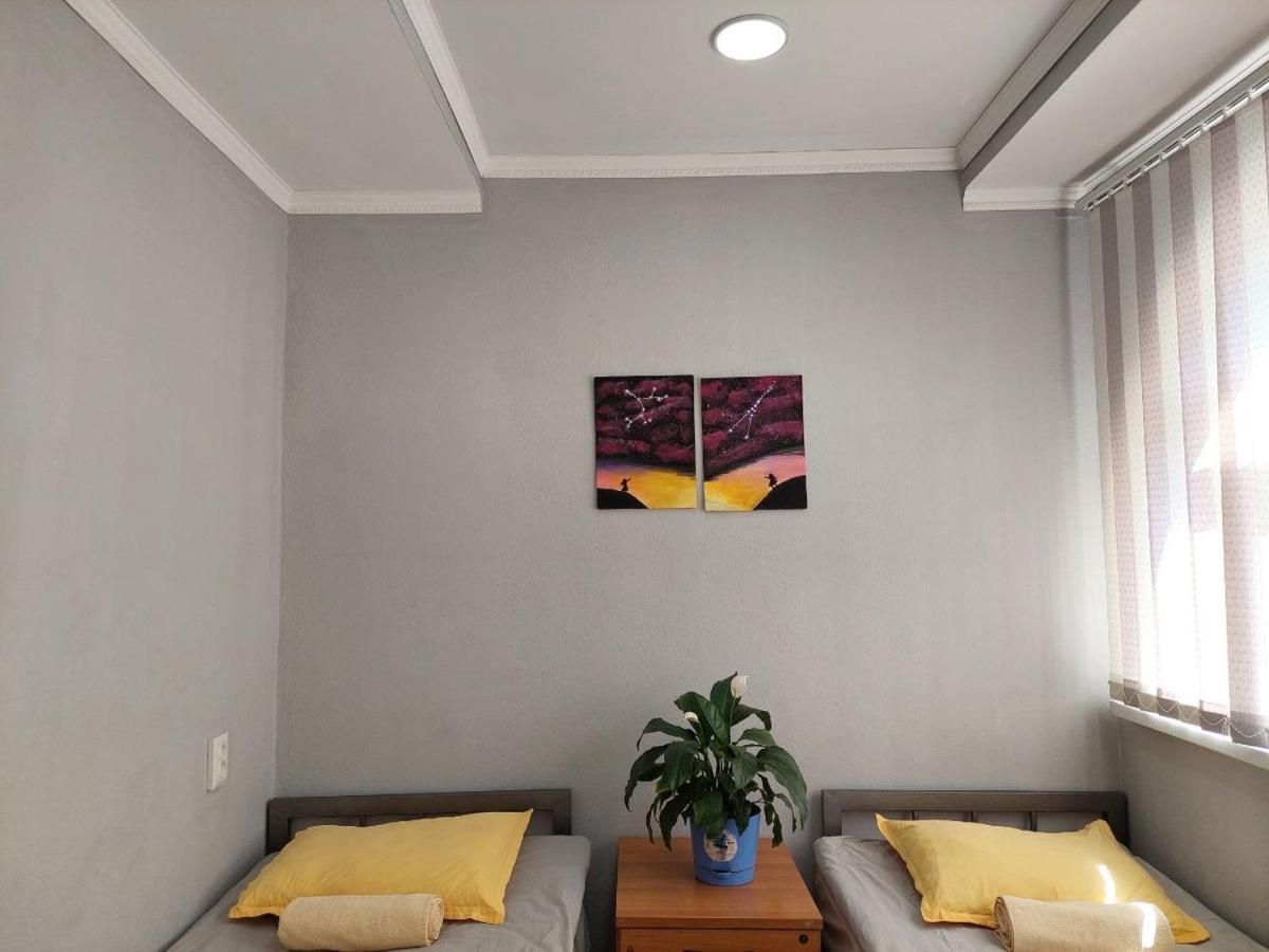 Downtown Homestay Biszkek Zewnętrze zdjęcie